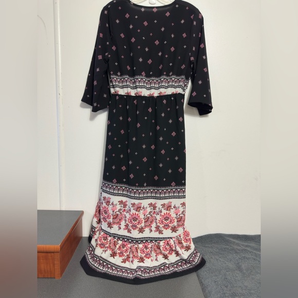 Elegant Black Floral Women's Dress - Picture 2 of 4